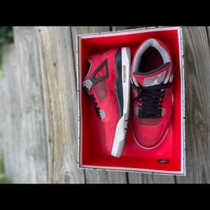 Air Jordan 4 Retro Toro Bravo
